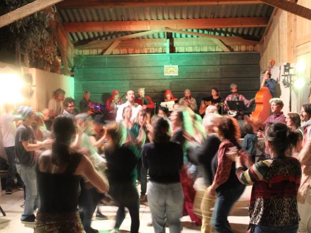 festival bal folk à la ferme soirée festive agritourisme Drôme