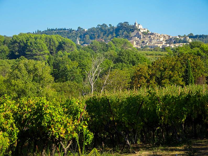 Randonnée dans le Luberon itinérance douce marche sentier pédestre écotourisme agritourisme tourisme durable responsable