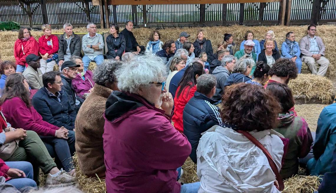 spectacle théatre à la ferme avec la ferme des Bioprés : découvrir la culture et l'art dans le monde rural