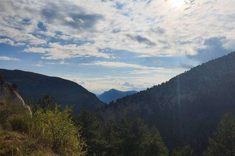 Villauret-Savournone - Randonnée dans les Hautes-Alpes itinérance douce marche sentier pédestre écotourisme agritourisme tourisme durable responsable