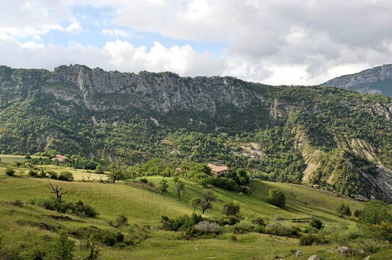 Savournon - la Montagne - Randonnée dans les Hautes-Alpes itinérance douce marche sentier pédestre écotourisme agritourisme tourisme durable responsable