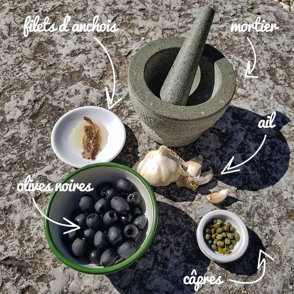 ingrédients pour la recette traditionnelle de la tapenade, issue du terroir Occitan