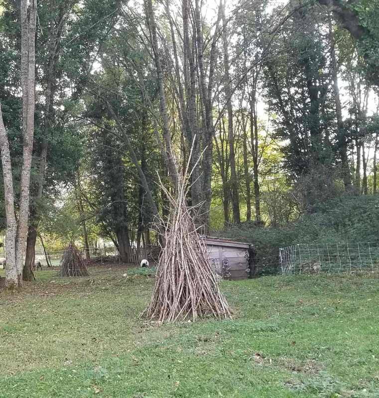 faghut, petites constructions paysannes utiles et poétiques pour entretenir sa parcelle et préserver la biodiversité. Geste écologique .