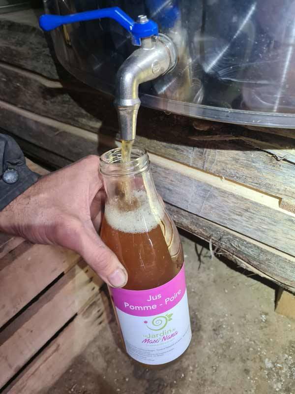 Jus de pomme Jardin de max et Nana producteurs locaux de pommes et jus de fruits en Savoie réseau Accueil Paysan agritourisme vacances à la ferme
