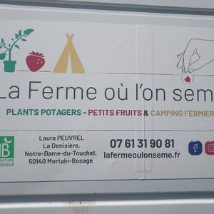 Portrait photo of Laura Peuvrel