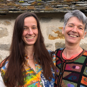 Portrait photo of Christine and Emma D'Hurlaborde