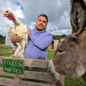 Photo de portrait de Pascuito Morgan, Chanliau Madeleine et les bénévoles de l'asso