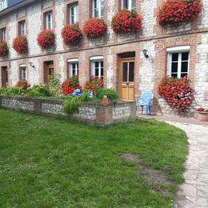 Photo de CHAMBRE ROSE 1 OU 2 PERSONNES
