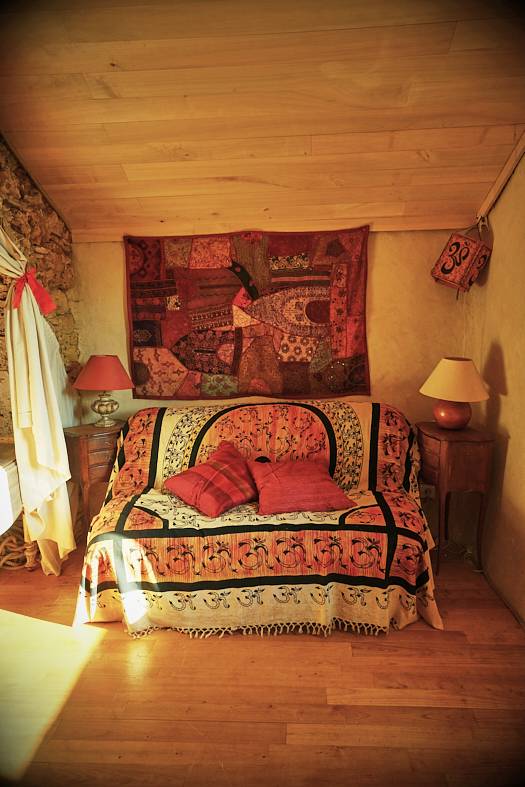 espace canapé / grand lit - Tourist accommodation Occitanie Aveyron Le Paillou