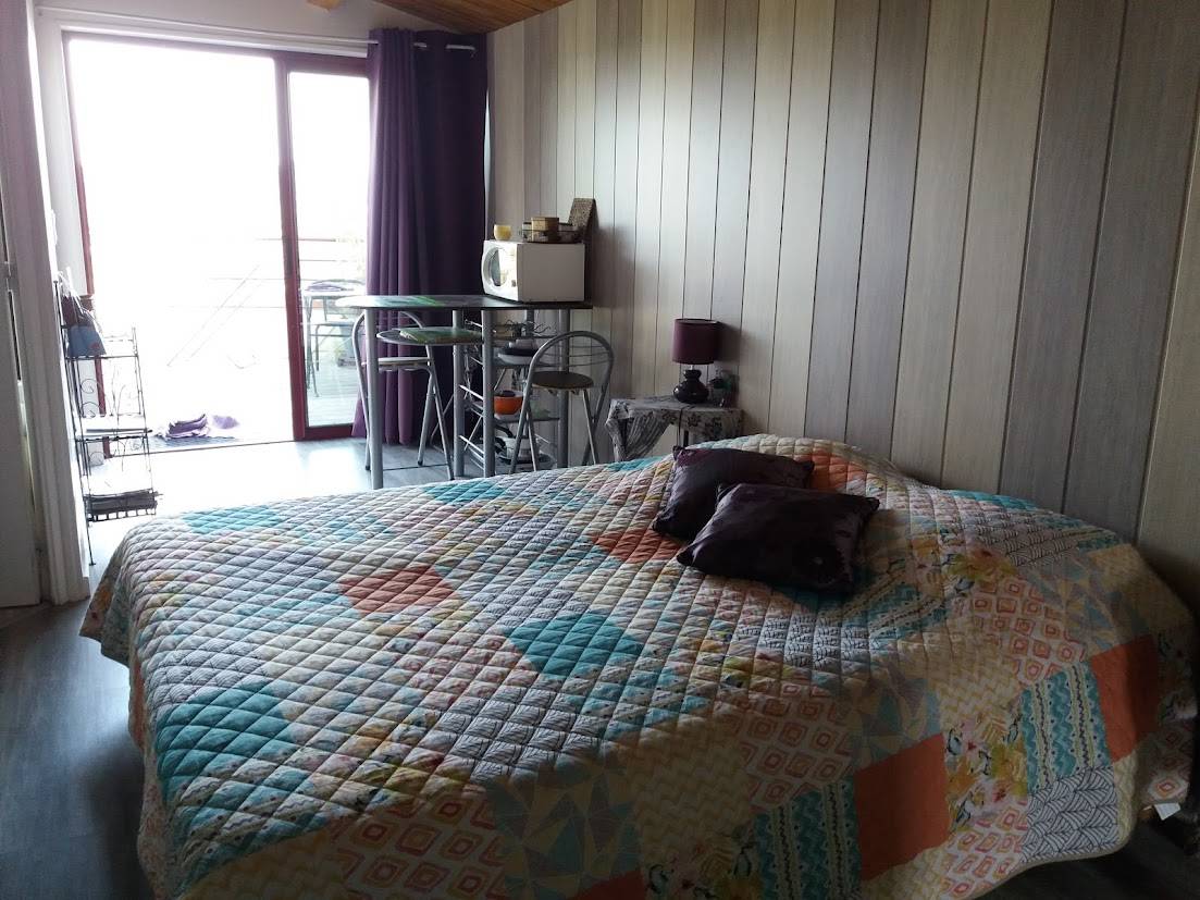 Chambre "coté vignes" vue vers terrasse