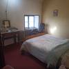 Un lit en pin offre un confort plus moderne -  Guest room Pinot Room (Auvergne-Rhône-Alpes, Allier)
