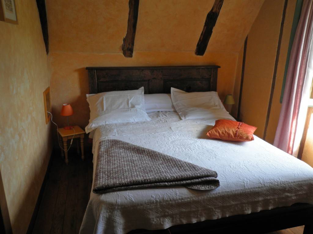 chambre 1 - Tourist accommodation Occitanie Aveyron B+B  and bakery in Montignac
