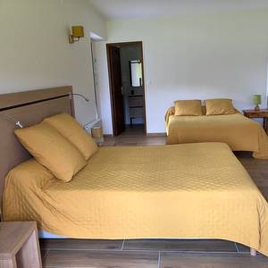 Photo de chambre jaune