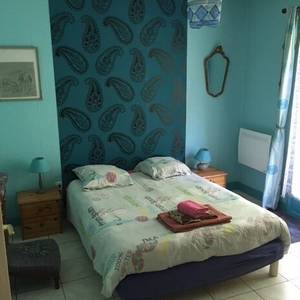 Photo de chambre bleue