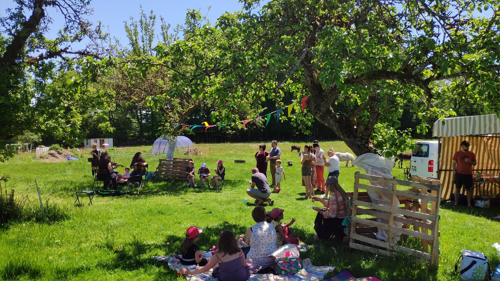  Tourist accommodation Auvergne-Rhône-Alpes Puy-de-Dôme Farm camping