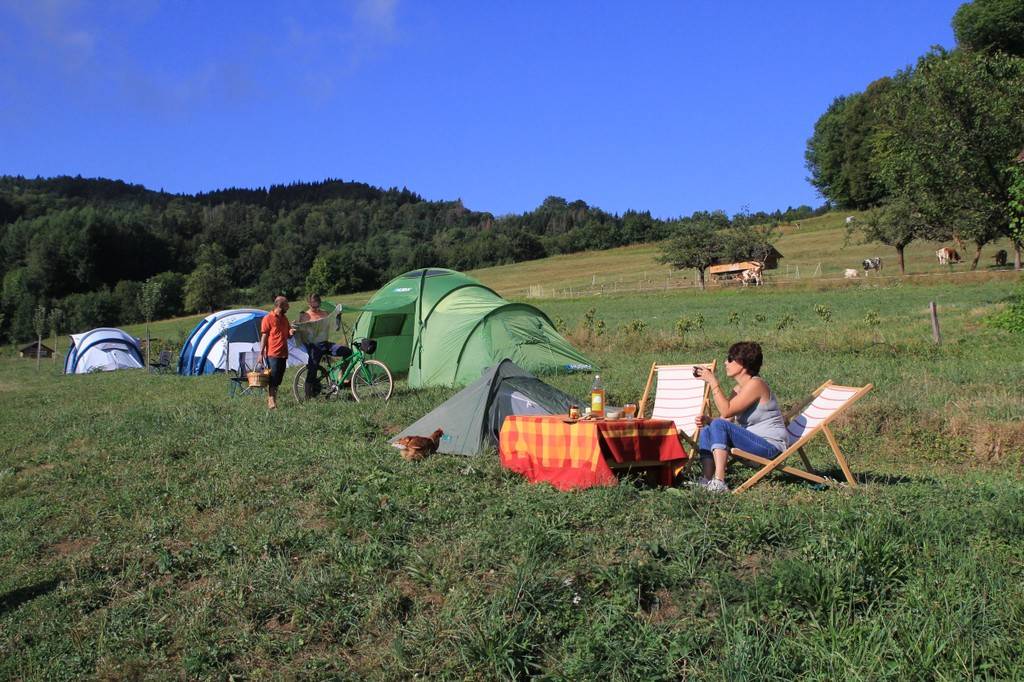 les emplacements de camping  - Hébergement touristique Auvergne-Rhône-Alpes Savoie Le P'tit Camping à la ferme