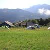 le camping et la petite ferme voisine  -   Le P'tit Camping à la ferme (Auvergne-Rhône-Alpes, Savoie)