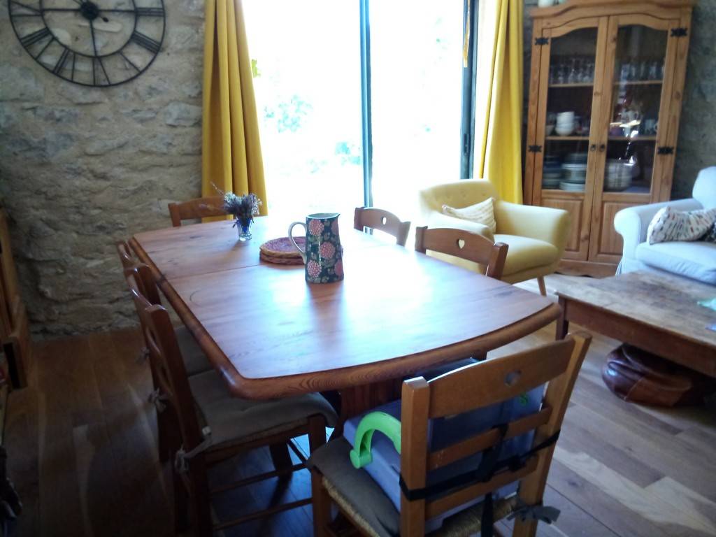 La table d'hôtes dans notre salon/cuisine