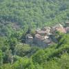 village de Sablières vue de la terrasse où l'on se restaure -  Table ou auberge ferme du fourré (Auvergne-Rhône-Alpes, Ardèche)