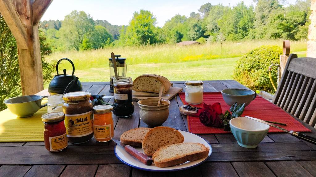 Table ou auberge Nouvelle-Aquitaine Dordogne petit déjeuner bio à base de produits locaux à 6,50euros