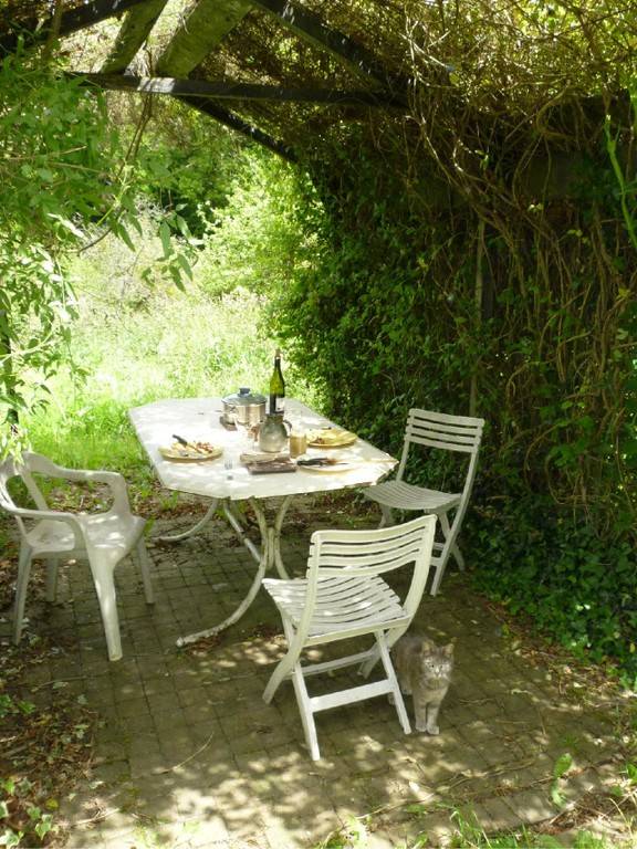 La pergola pour les repas d'été - Activity Bretagne Ille-et-Vilaine Table d'hôtes