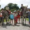 Départ pour une balade en ânes bâtés -  Séjour d’enfants Musique à la ferme (Nouvelle-Aquitaine, Charente-Maritime)
