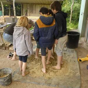 Photo de Construire en terre, un atelier d'écoconstruction pour les enfants (destiné aux groupes scolaires ou aux familles)