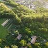 Ferme, et village en contre bas -  Unusual accommodation Le Tipi du Jardin des Bises (Auvergne-Rhône-Alpes, Isère)