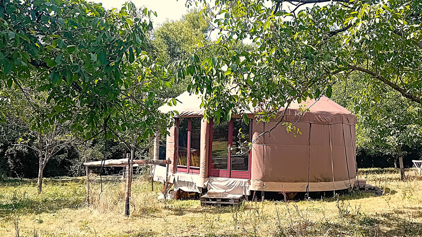 Hébergement touristique Auvergne-Rhône-Alpes Isère Yourte