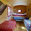 Intérieur roulotte Django, lits transformés en canapé -  Unusual accommodation Roulotte Django (Auvergne-Rhône-Alpes, Rhône)