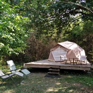 Photo de Dôme en bordure de rivière