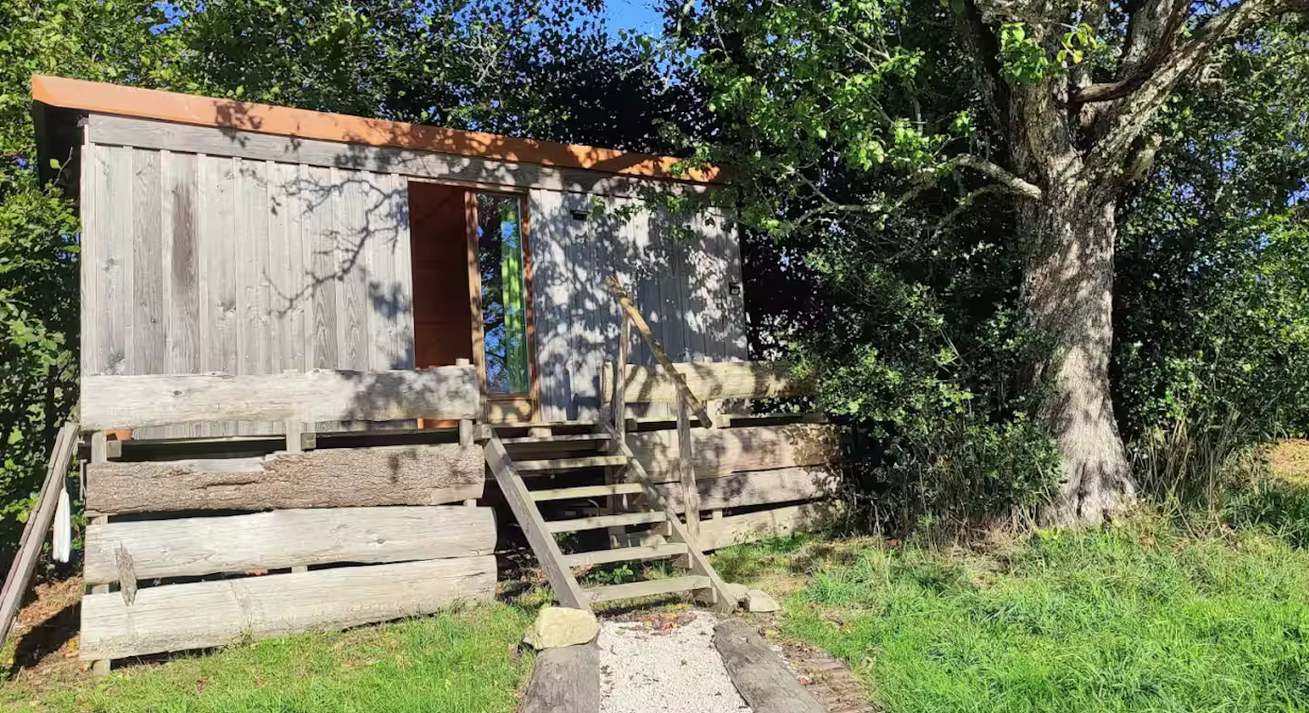  Tourist accommodation Bourgogne-Franche-Comté Saône-et-Loire travel trailer