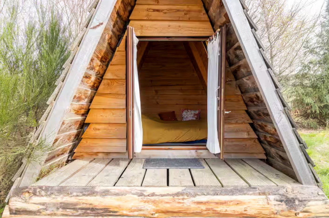  Tourist accommodation Bourgogne-Franche-Comté Saône-et-Loire teepee