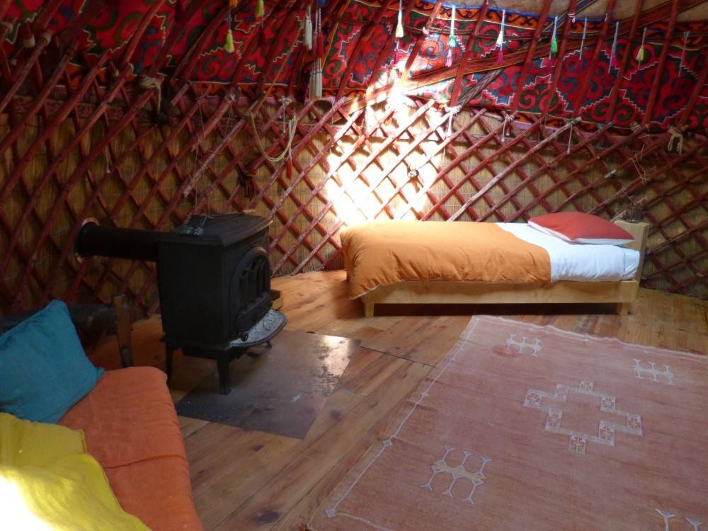 Intérieur de la Yourte - 1 lit en 140cm