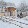 Sous la neige ! -  Hébergement insolite Roulotte au pré (Normandie, Orne)