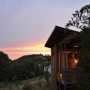 Photo de Le Petit Chalet - Dormir au Jardin