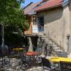 terrasse et entrée du gîte "le nid" -  Gîte gîtes du passage : "le nid" (Bourgogne-Franche-Comté, Jura)