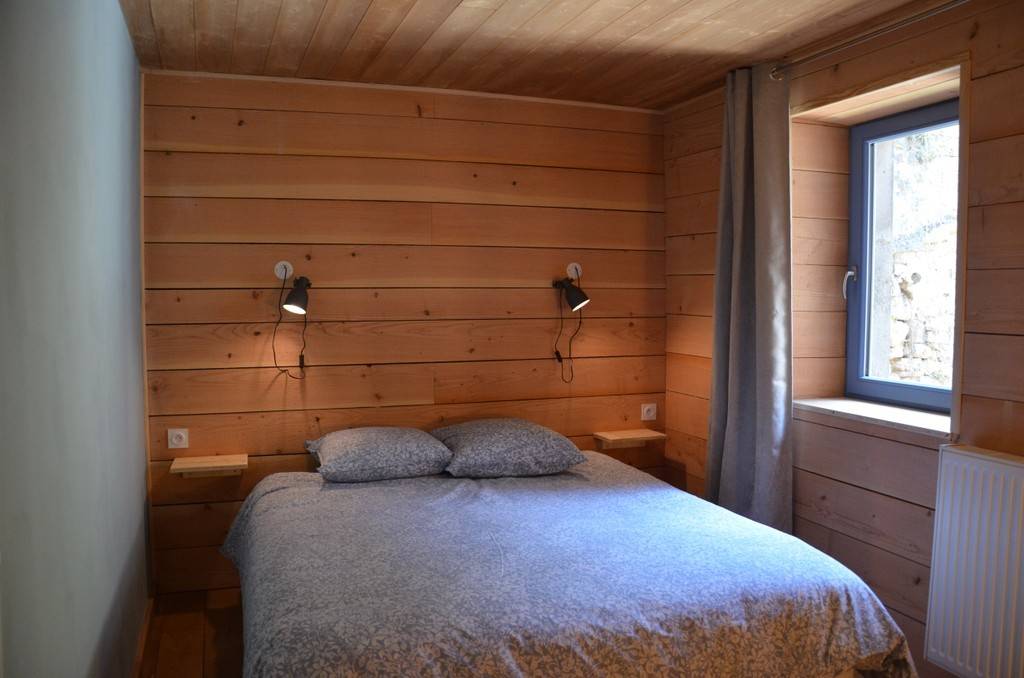 petite chambre pour 2 "le perchoir" - Hébergement touristique Bourgogne-Franche-Comté Jura les gîtes du passage: "le perchoir"