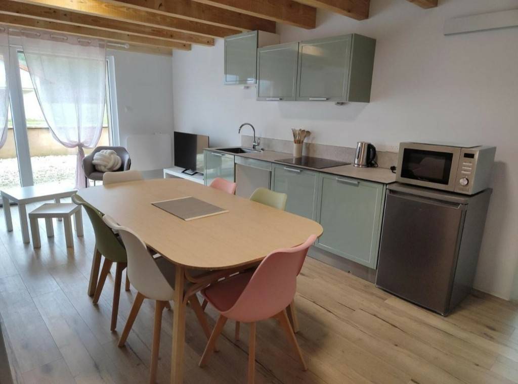 cuisine et salon - Hébergement touristique Bourgogne-Franche-Comté Doubs le gîte des coccinelles