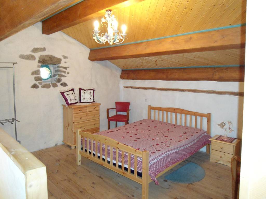 Chambre La bergeronne - Hébergement touristique Auvergne-Rhône-Alpes Haute-Loire Maison au fond du jardin
