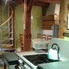 Cuisine et escalier hélicoïdal pour l 'étage -  Gîte (holiday cottage) La Maison d'à côté (Auvergne-Rhône-Alpes, Haute-Loire)