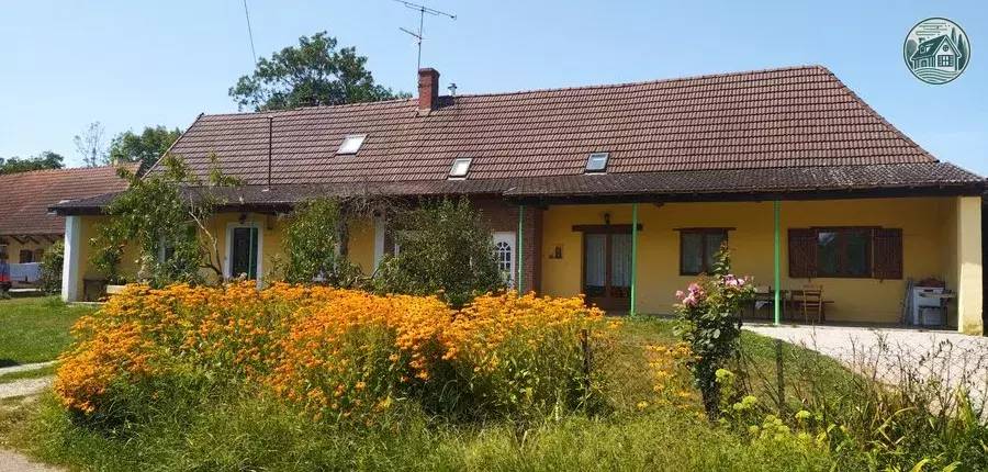  Tourist accommodation Bourgogne-Franche-Comté Jura The Poppies