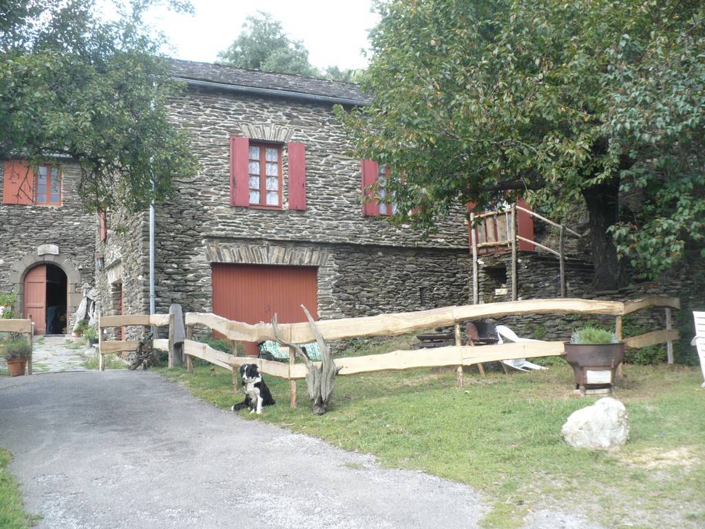 entrée du gîte - Hébergement touristique Occitanie Lozère Le Fenil