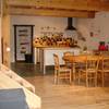 cuisine avec salle à manger -   Le Gîte Vert (Occitanie, Aude)