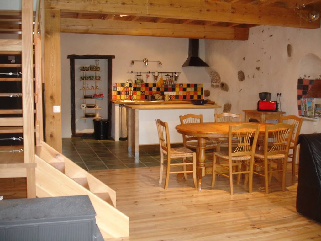 cuisine avec salle à manger - Hébergement touristique Occitanie Aude Le Gîte Vert