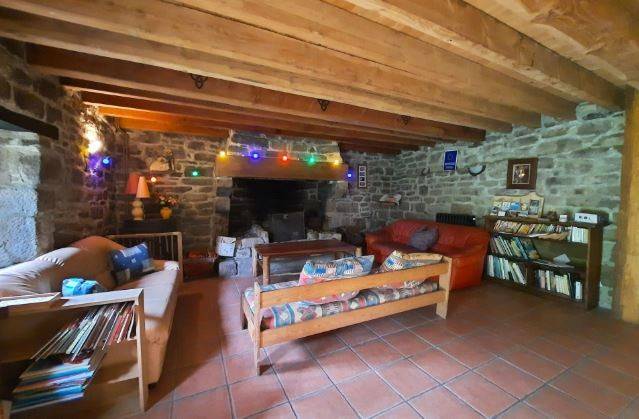 Salon avec cheminée - Hébergement touristique Bretagne Morbihan Gîte complet