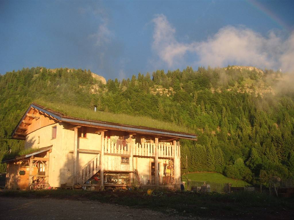 Accès extérieur au gîte - Tourist accommodation Bourgogne-Franche-Comté Jura Gîte