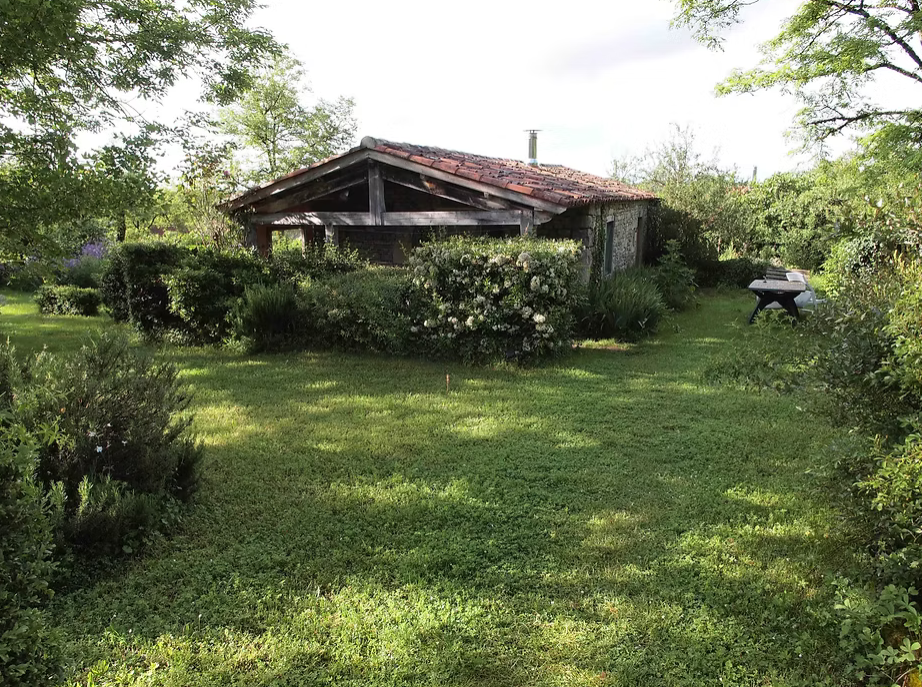  Hébergement touristique Occitanie Aveyron Les iris