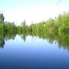 le lac collinaire et sa barque vous attendent -  Gîte Les Eco-Logis d'Ensarnaut "Côté Laurier" (Occitanie, Gers)