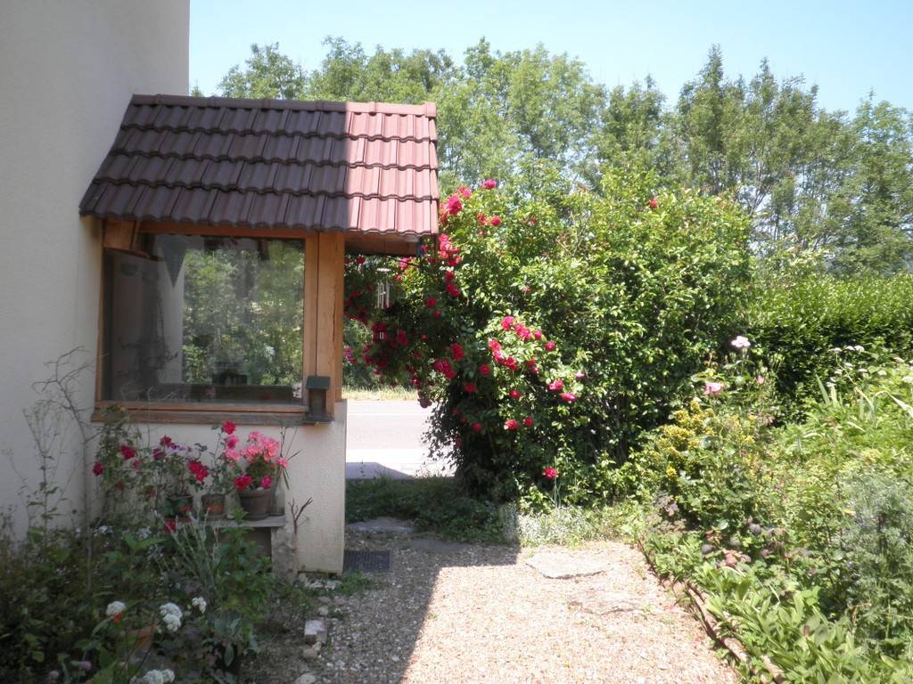 entrée sur cour intérieure - Hébergement touristique Bourgogne-Franche-Comté Jura Lamourette